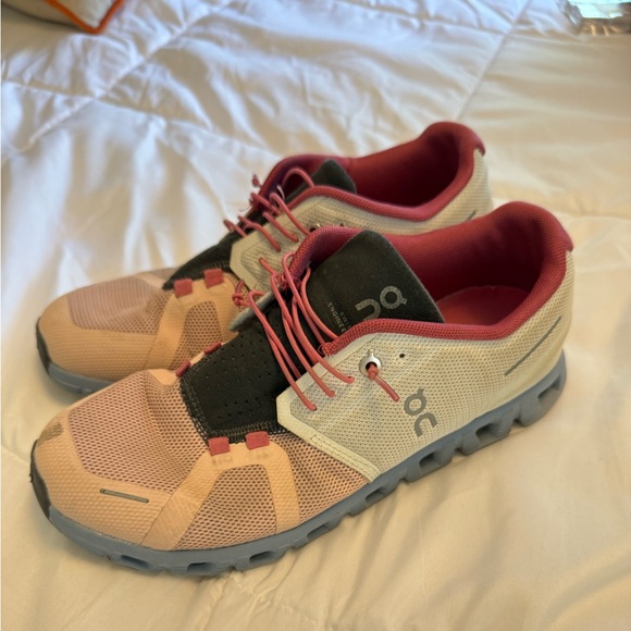 On Cloud 5 Women’s Pink White Running Gym Activewear Sneakers Size 9.5 Preowned - Picture 1 of 7